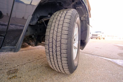 2023 RAM 1500 Classic SLT Crew Cab 4x4 5'7' Box