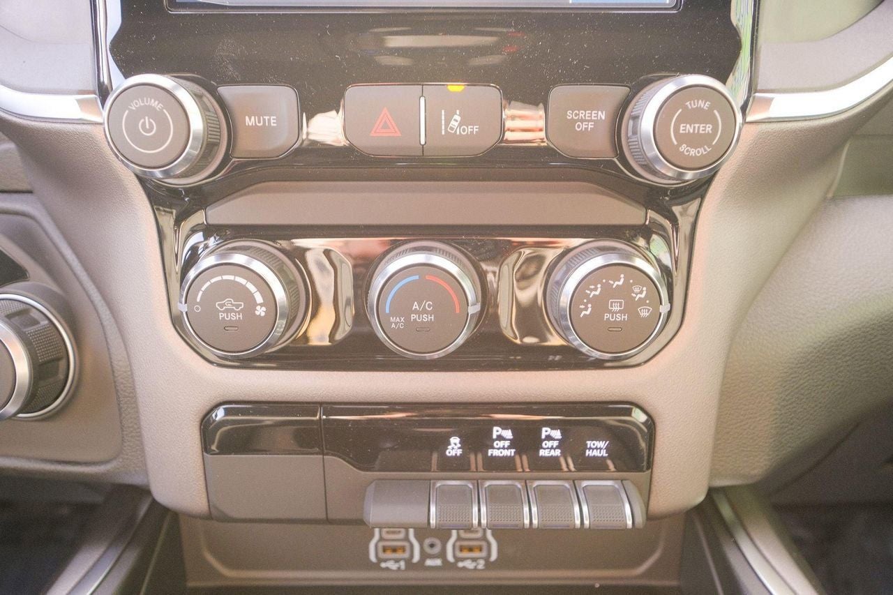 2025 RAM 1500 Tradesman Crew Cab 4x4 5'7' Box