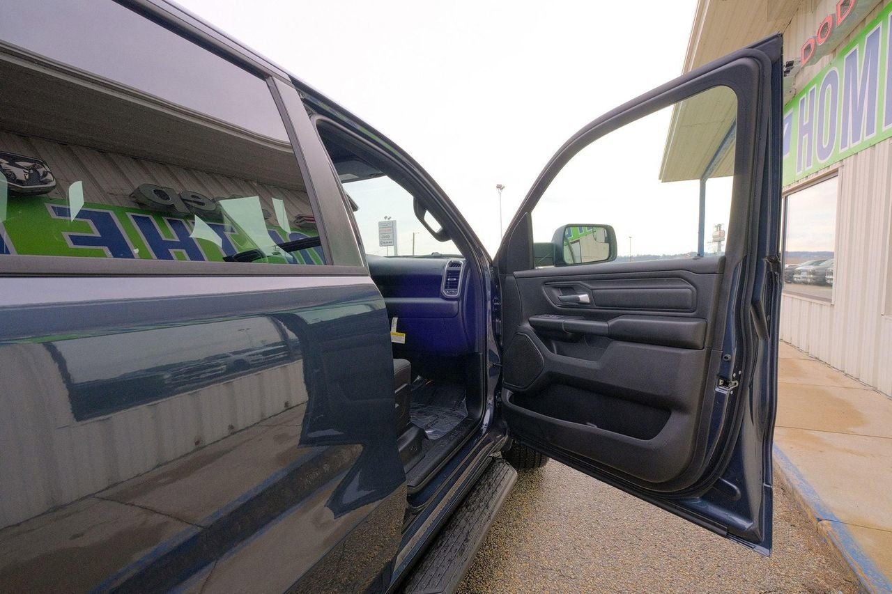 2025 RAM 1500 Tradesman Crew Cab 4x4 5'7' Box