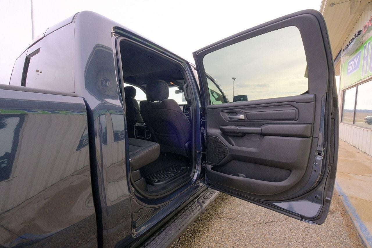 2025 RAM 1500 Tradesman Crew Cab 4x4 5'7' Box