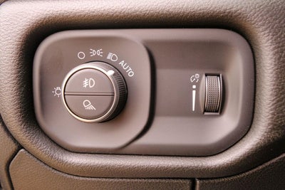 2025 RAM 1500 Tradesman Crew Cab 4x4 5'7' Box