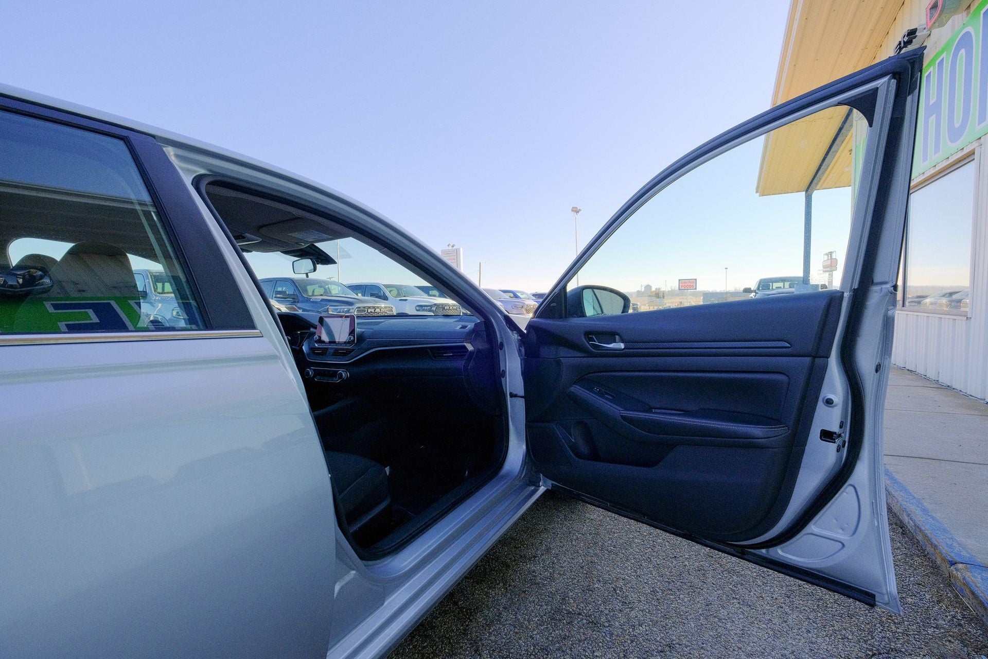 2024 Nissan Altima SV FWD