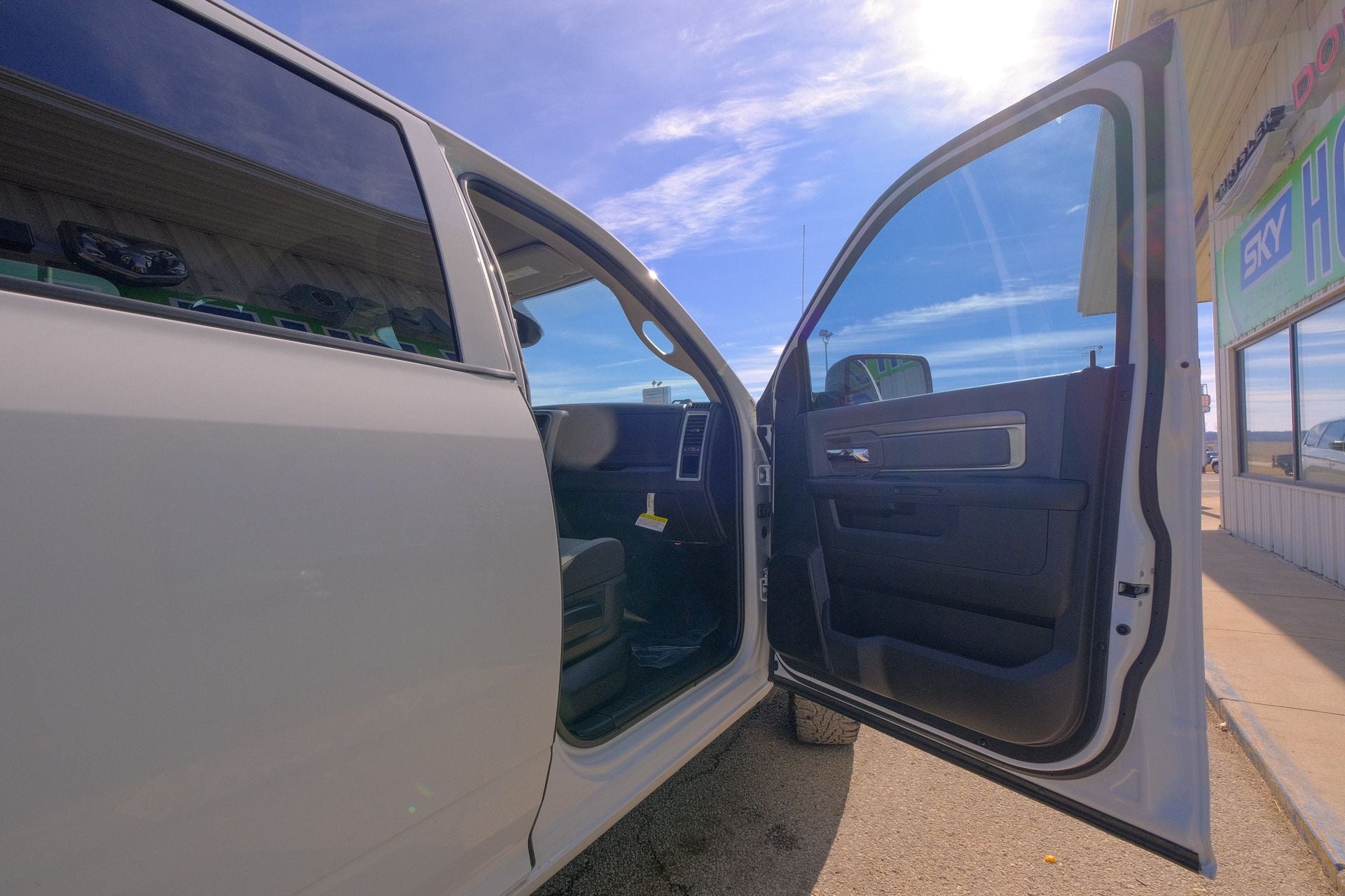 2023 RAM 1500 Classic SLT Crew Cab 4x4 5'7' Box