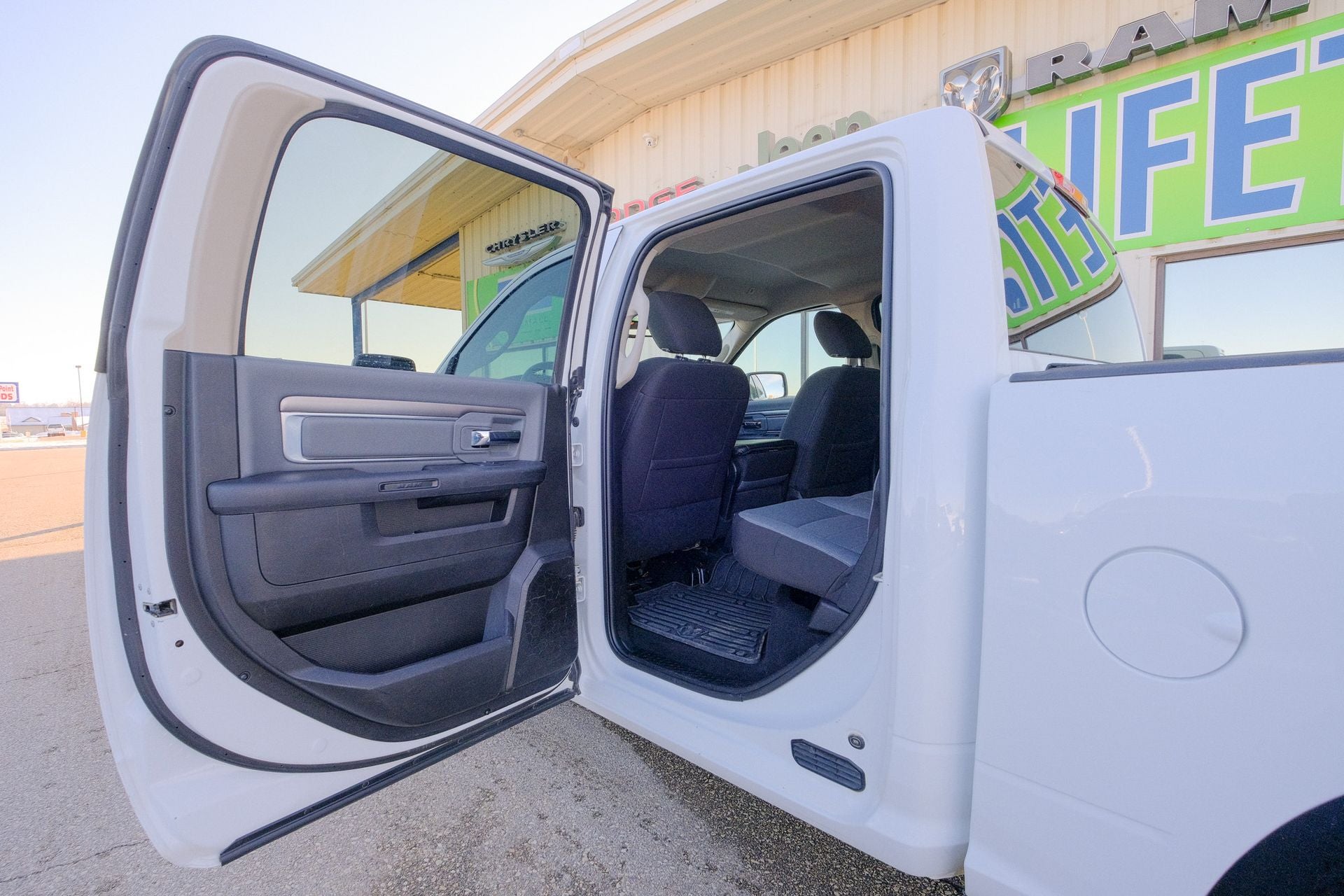 2023 RAM 1500 Classic SLT Crew Cab 4x4 5'7' Box