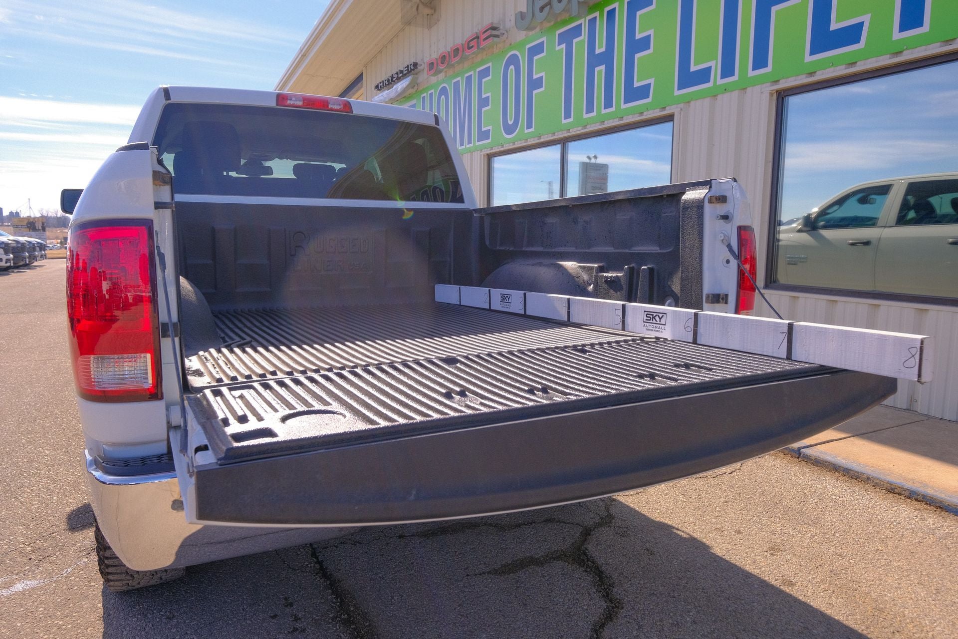 2023 RAM 1500 Classic SLT Crew Cab 4x4 5'7' Box