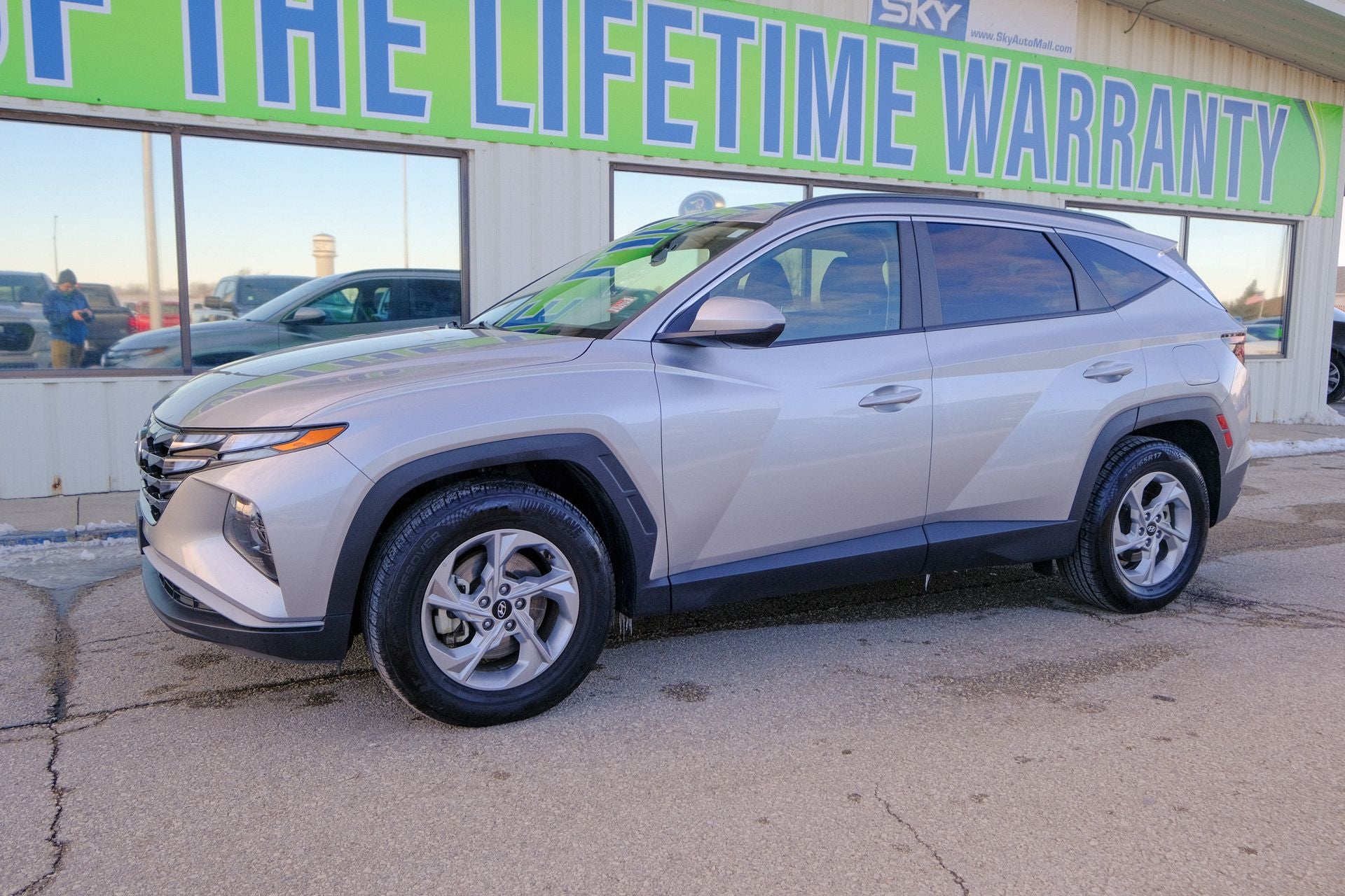 Used 2024 Hyundai Tucson SEL with VIN 5NMJB3DEXRH298883 for sale in Center Point, IA