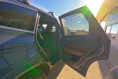 2022 Volvo XC60 B5 Momentum