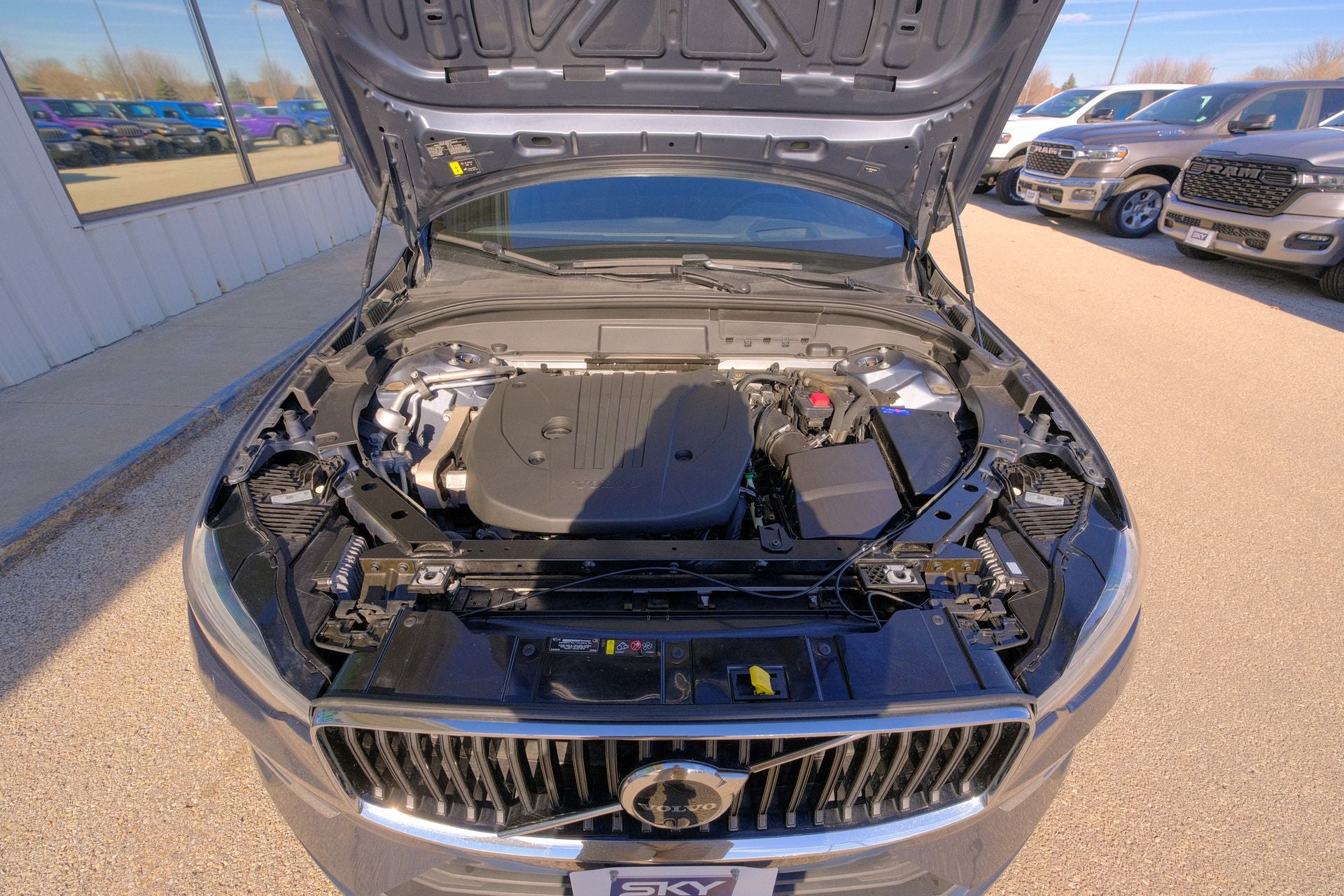 2022 Volvo XC60 B5 Momentum