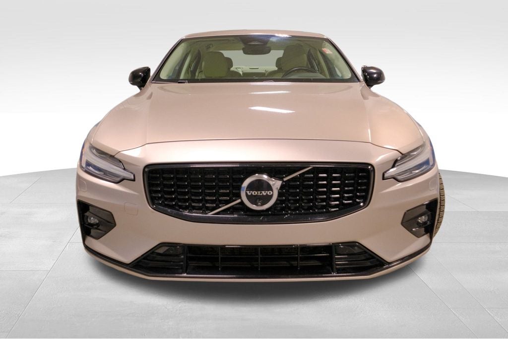 2024 Volvo S60 B5 Plus Dark Theme