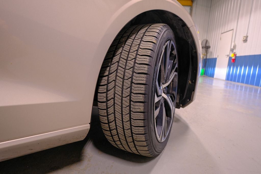 2024 Volvo S60 B5 Plus Dark Theme